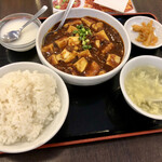 星宿飯店 - 麻婆豆腐定食の全景