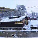 ろばた - 朝の宿の前の風景