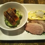 なんくる食堂 - お通し　アーサーのたまご焼き　鴨肉　うなぎきゅう