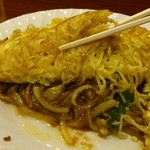 徳勝楼 - 麵をめくると野菜餡が！