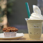 カフェ ブリッコ - 料理写真:←チョコクランチ。→ほうじ茶フローズン＋トッピングソフト。