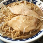 らーめん大 - チャーシューと麺