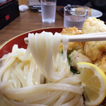 うどんや まるちゃん - グミグミした吸いつくような麺