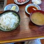 焼肉天国赤坂 - 白メシ味噌汁