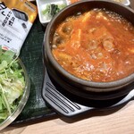 東京純豆腐 - 牛すじスンドゥブ（セット：ライスをサラダに変更）