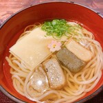 Arashiyama Udon Oduru - 生麩と湯葉のうどん　¥990