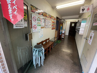 Tsukiji Hamashigezushi - 入口はこちら奥とテラスの2箇所あります