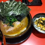 ラーメン 環2家 川崎店 - ラーメン並+海苔+玉子まぶし丼