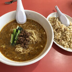 輪 - 四川ラーメン半炒飯セット(850円)