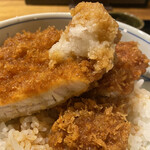 Soba Kiyose Musashiya - 常連さんのリクエストで作ったそう。ソースカツ丼でも醤油カツ丼でもなく、天つゆのカツ丼。カツ天丼。甘みがあり美味しいです。ソースカツ丼の方がオススメとの事