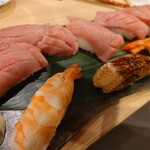 旬魚・鮨の店 あら浜 - 追加注文したお寿司達〜♪大トロ、中トロ、車海老、穴子〜!旨い!