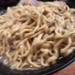 ラーメン二郎 - ワッシワシの美味し麺。啜り　ながらの画像ボケてます。