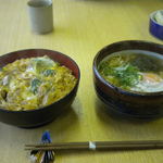 味処 つくし - この日の日替りは、「親子丼とそば」