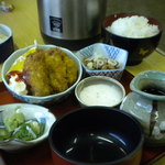 味処 つくし - この日のつくし御膳。　カキフライが３個付いて、ザル蕎麦がハンパ無いよお～～・・・・・もう限界・・・・・・・。