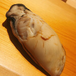 すが弥 - 室津の牡蠣。煮上げて赤酢に漬けました