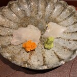 馳走 啐啄一十  - 【写真⑥】左：虎魚(広島県豊島産、2日寝かせ)　右：真子鰈(山口県岩国産、2日寝かせ)