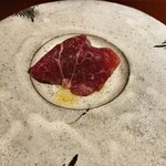 馳走 啐啄一十  - 【写真⑬】榊山牛(腿肉)生ハム、フルーツトマト(茨城県産)