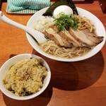 麺屋 六感堂 - 肉煮干（醤油）＋しらすと高菜の炊込みご飯（ハーフ）