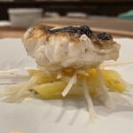 f - 黒穴子ソテーとパイナップル