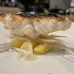 f - 黒穴子ソテーとパイナップル