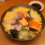 磯寿司 - チラシ1.5人前(1,400円)
            茶碗蒸し･赤出汁･デザート付き