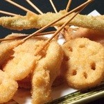 とと楽 - 《名物★とと楽の串揚げ》 サクッサクの食感は、試行錯誤の連続でした！素材の旨さが引き立った名物料理です♪