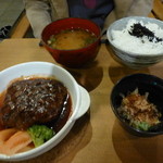 家庭料理 扇屋 - デミグラスソースハンバーグ定食＠１，３００