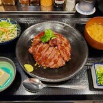 すてーき丼屋 - 