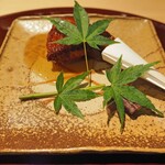 おみ乃 - 蕗と餅米を詰めて揚げた手羽先 + 蕨の胡麻和え