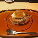 おみ乃 - みたらしのミルクアイス（上：みたらしパウダー）