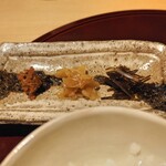 おみ乃 - 肉味噌や昆布の佃煮など