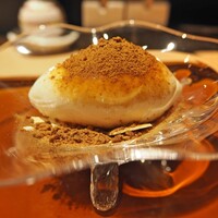 おみ乃 神谷町 - みたらしのミルクアイス（上：みたらしパウダー）（アップ）