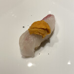 Meieki Sushi Amano - 桜鯛と根室紫雲丹のせ　竹炭塩