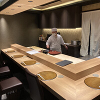 名駅 鮨 天野 - 居心地の良いカウンター