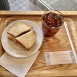 EXCELSIOR CAFFE - ジャンボンハムレタスサンドモーニング550円