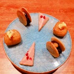 神保町 五木田 - 赤鶏のレバーパテとスライスしたブリオッシュ、豚肉の煮込みのクロケット、ブーダンノワールにリンゴのソース