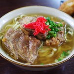 我部祖河食堂 - ソーキソバ（小）