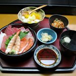 新鮮組 - 海鮮丼定食（夜：1300円）