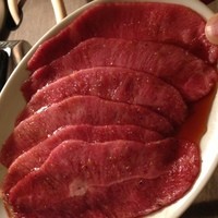 うしごろバンビーナ 恵比寿本店 - A5ランク牝のミスジ１人前６切れ１５００円。安すぎる。