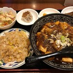 東和酒場 - 日替わりセット・マーボ麺＋玉子チャーハン（900円）