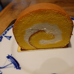 三本珈琲店 - ハーブ卵のロールケーキ