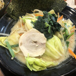 横浜家系ラーメン 鶴乃家 - 野菜ラーメン