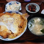 若美屋 - カツ丼 600円 全景