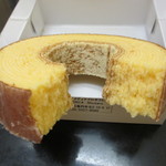 バウムクーヘン工房ハナミズキ - 割ってみました