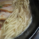 麺屋 號tetu - 『濃厚鶏ソバ（醤油）』（チャーシュー増し）の麺