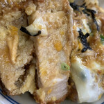 丸金食堂 - 分厚いです。ロースがおすすめです。