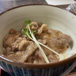 Tanaka ya - 豚焼肉丼は甘味ある絶品な味わい