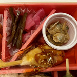 おこわ 米八 - 鶏つくね 香物 佃煮