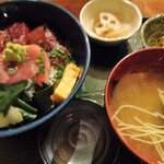 横濱人 - まぐろと漬けまぐろの2色丼