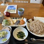 Soba Dokoro Hana Nomi - ほうれん草の和え物、ゼリーもあってコスパが良いです。